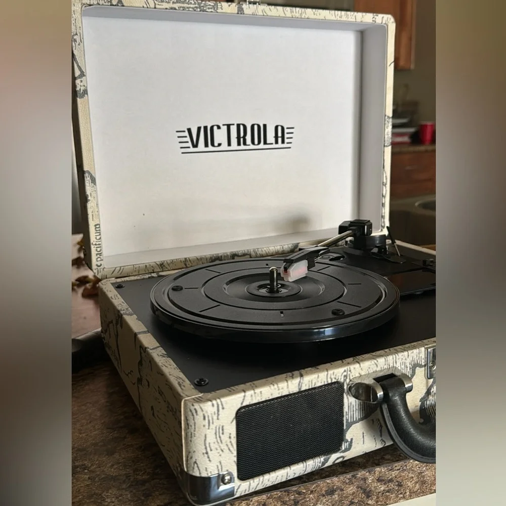 Victrola record player - Picture 3 of 4